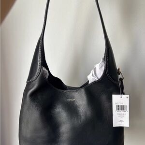 Coach Shoulder Bag 28 in black